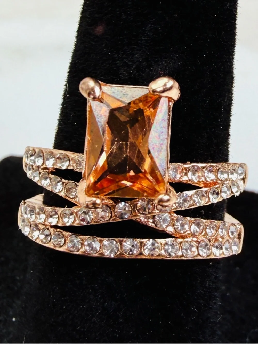 Beautiful rose gold clear and Amber tone bling crisscross size 5 statement ring